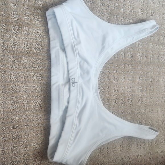 Alo sports bra - Picture 2 of 8